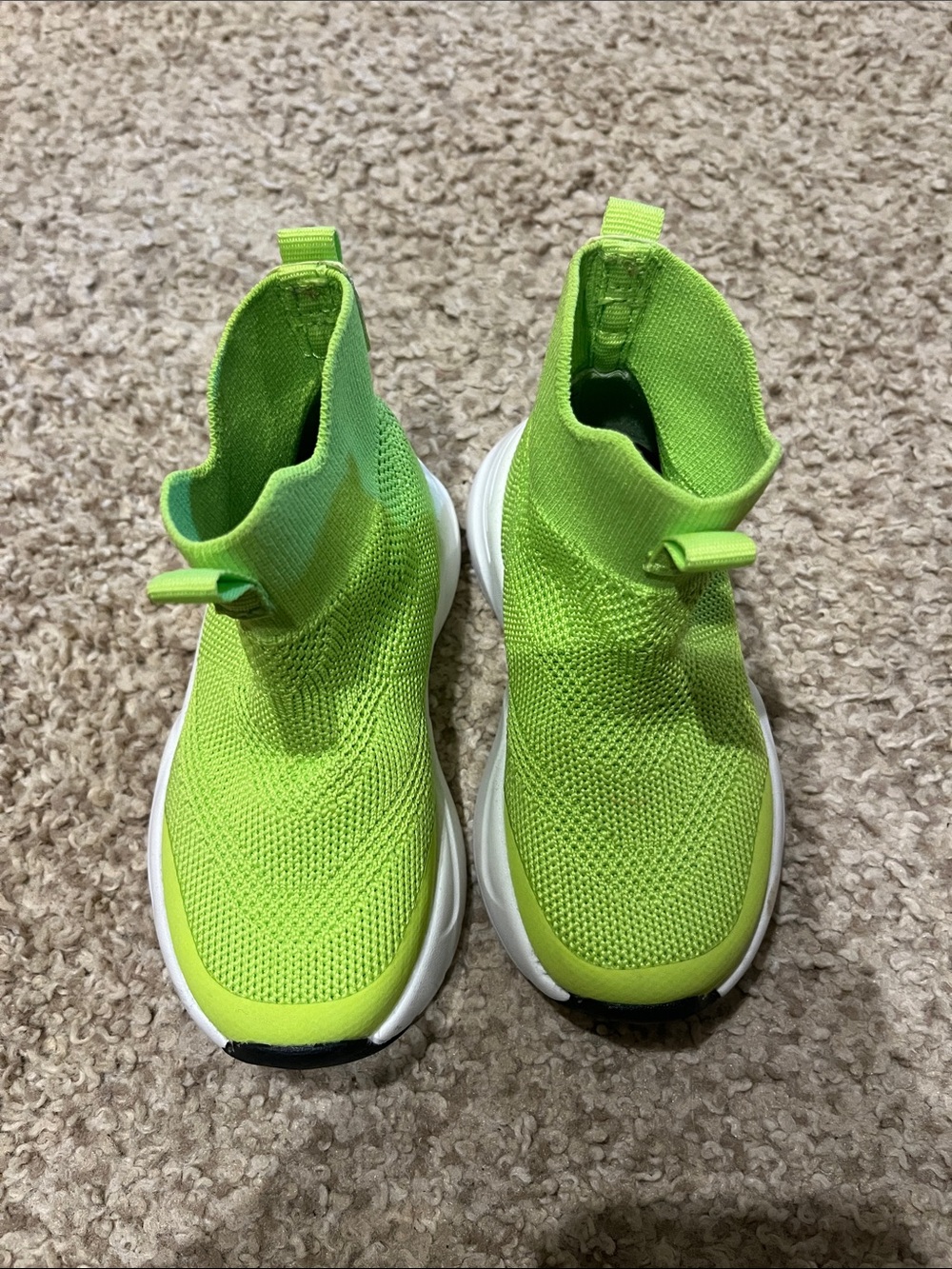 LIKE NEW size 6 toddler Cat & Jack sneakers.
